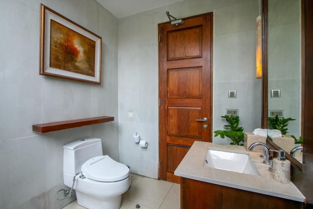 Photo of Bathroom in Kartika Plaza
