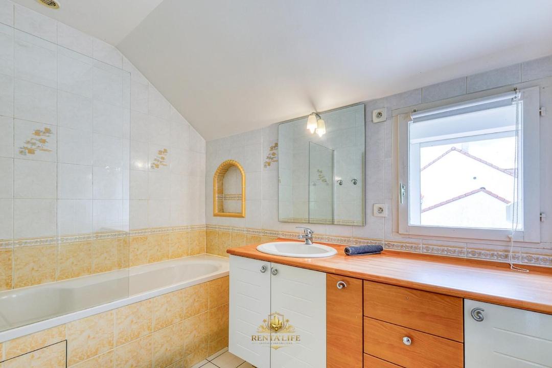 Photo of Bathroom in Serris