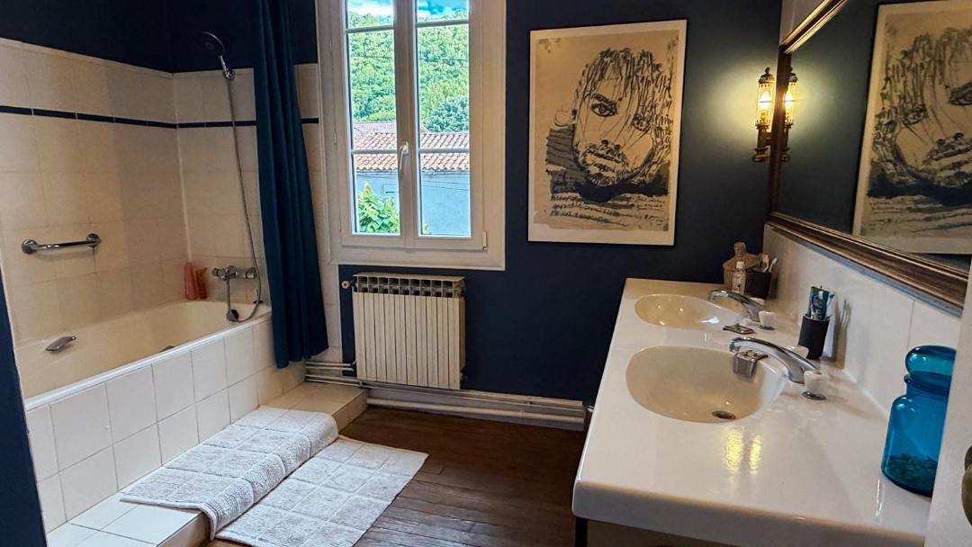 Photo of Bathroom in Izaourt