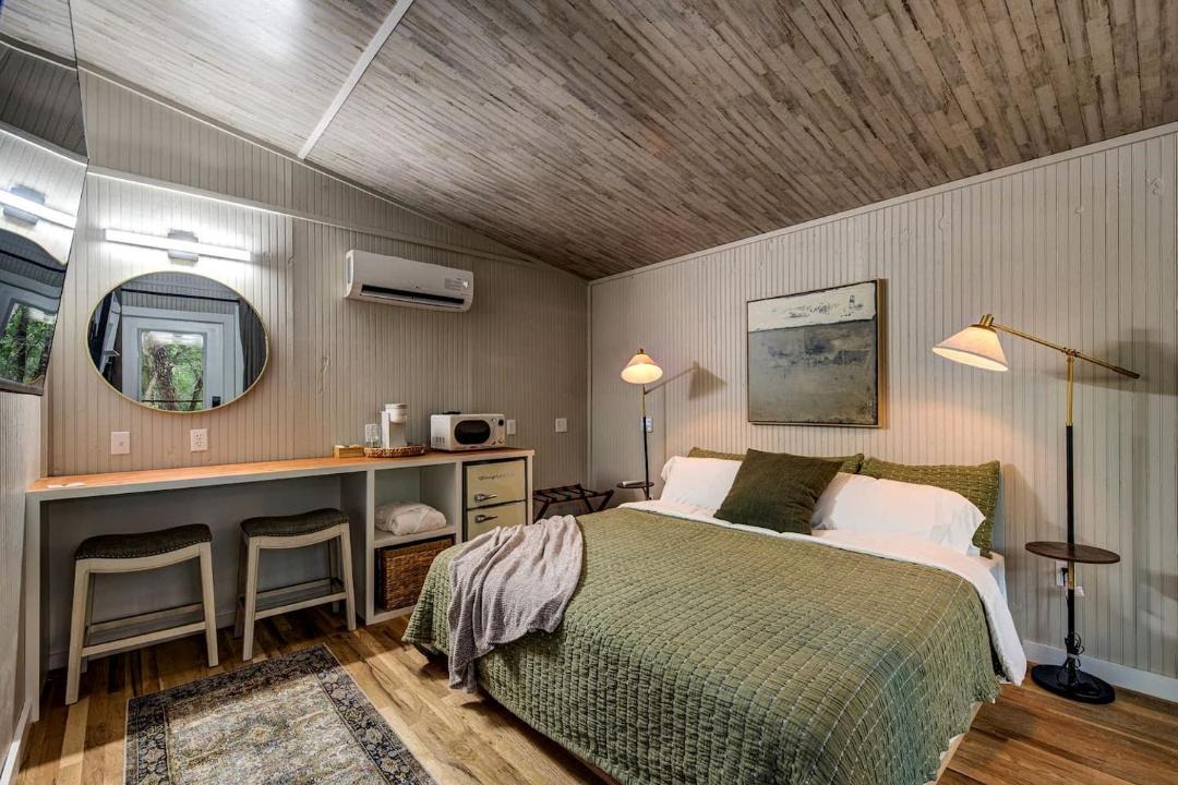 Photo of Bedroom in Alvord