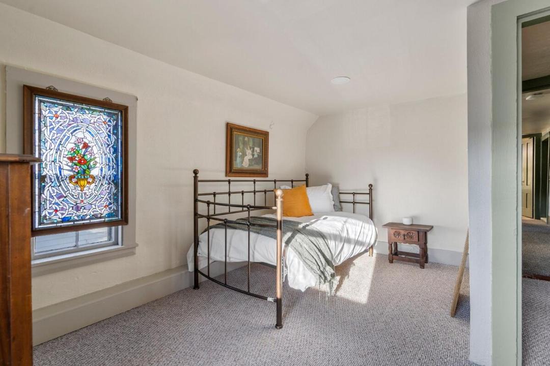 Photo of Bedroom in Beverly