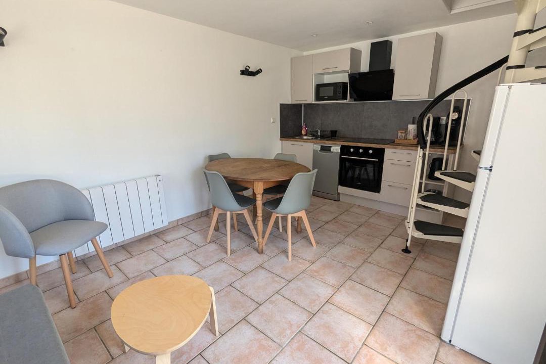 Photo of Others in Rue