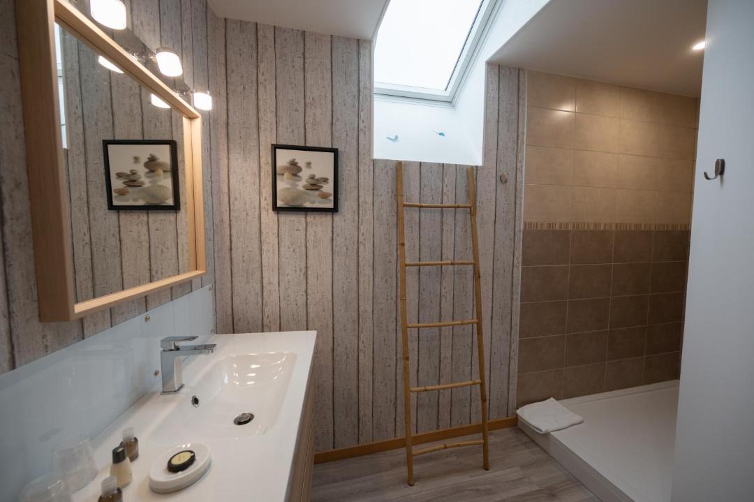 Photo of Others in Ecueil