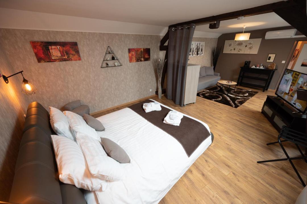 Photo of Others in Ecueil