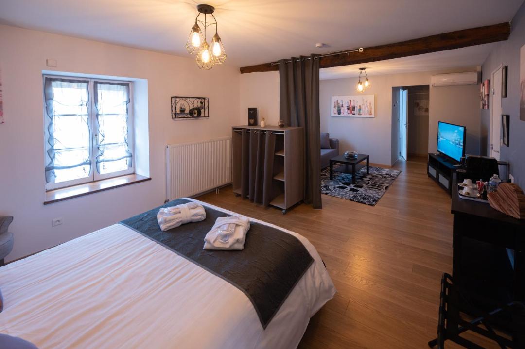 Photo of Others in Ecueil