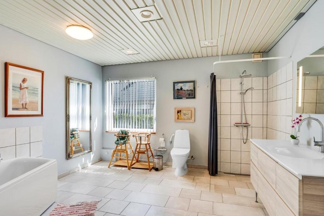 Photo of Bathroom in Fur