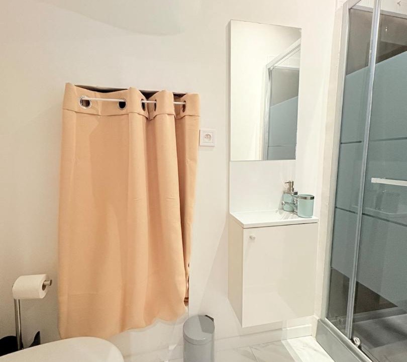 Photo of Others in Sens