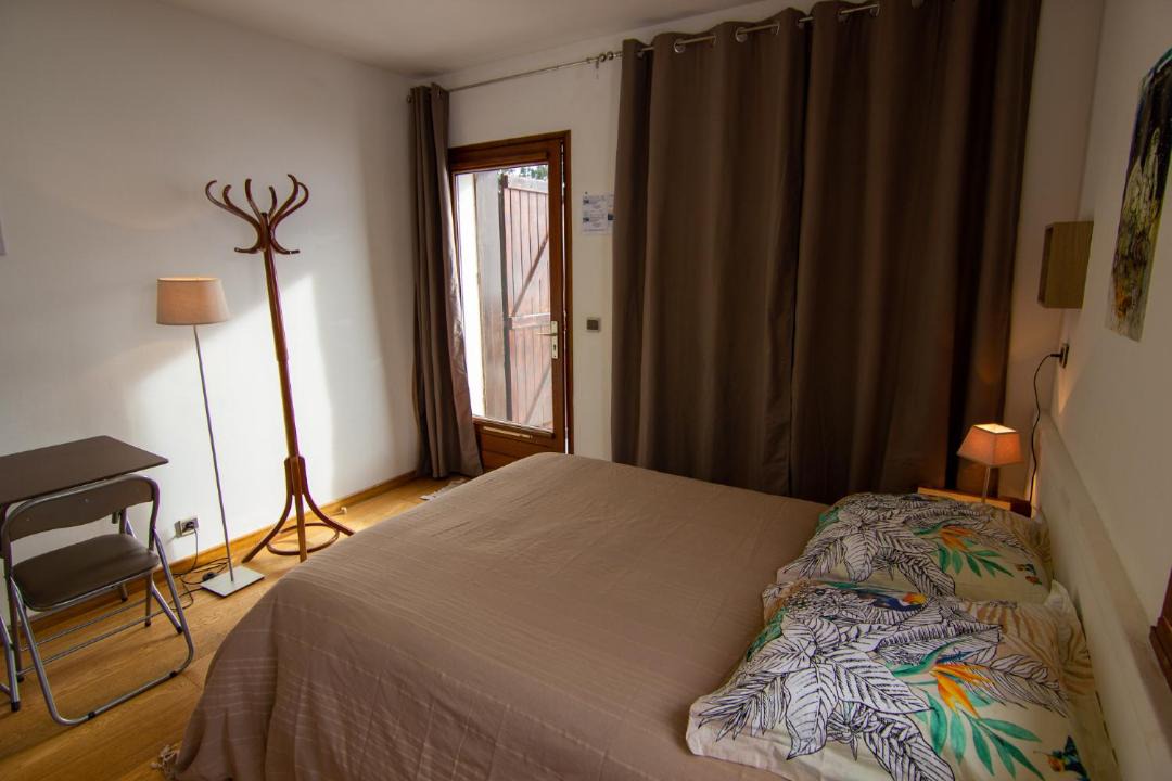 Photo of Others in Sarrancolin