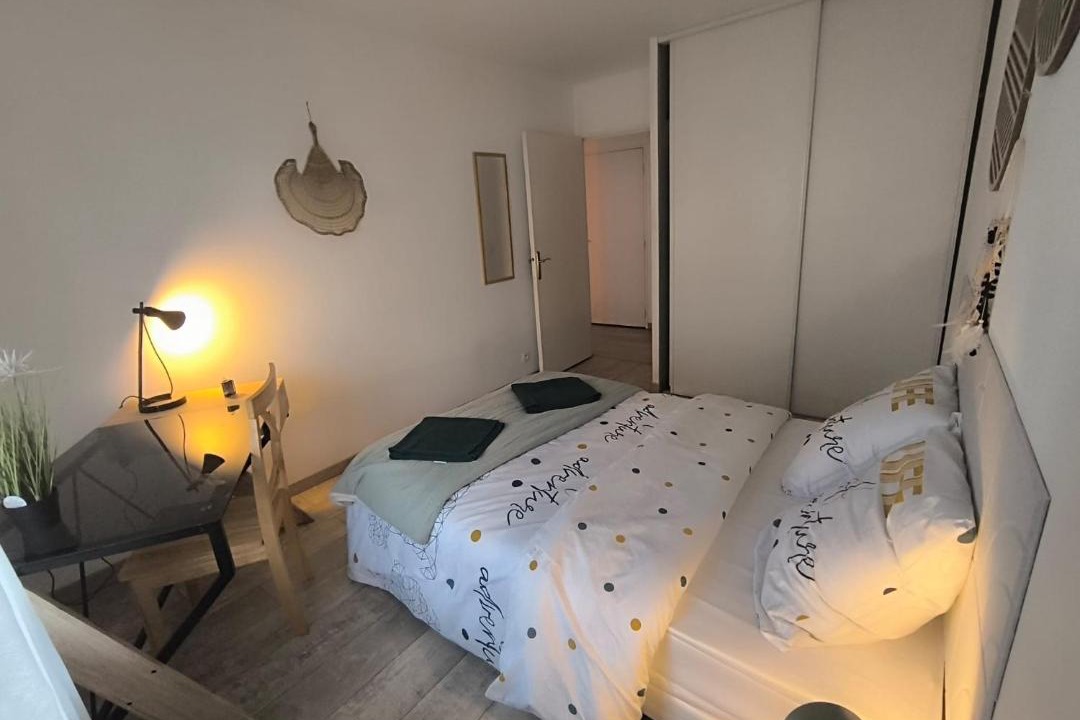 Photo of Bedroom in Mantes-la-Jolie