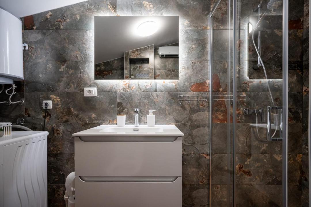 Photo of Bathroom in Cove Parja