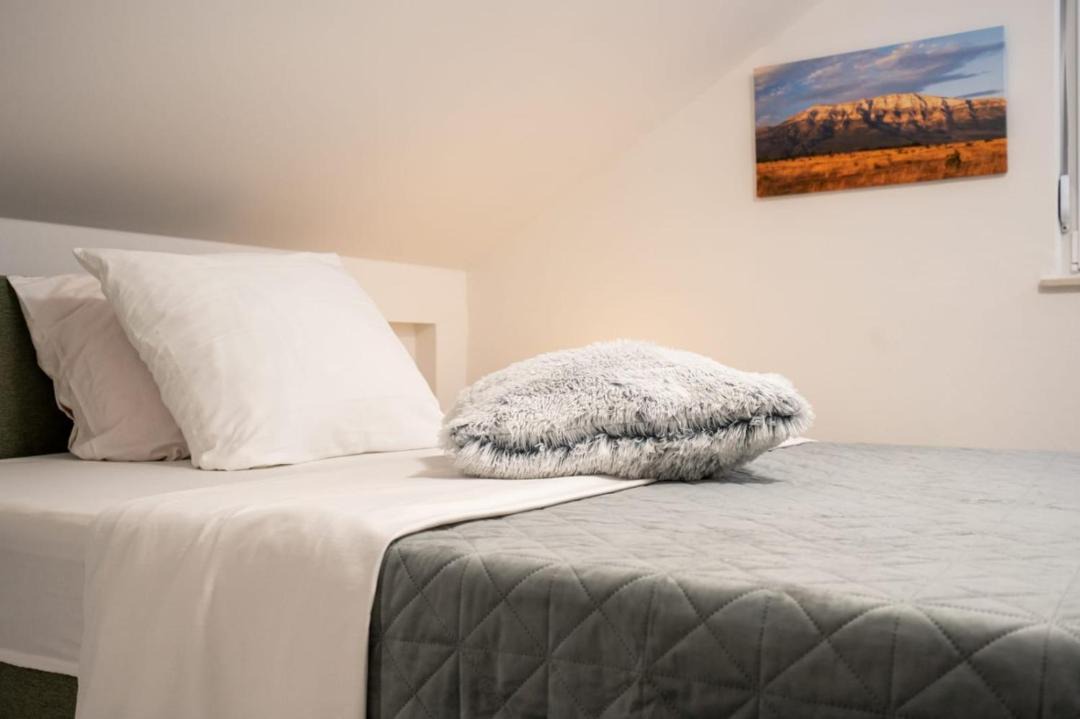 Photo of Bedroom in Cove Parja