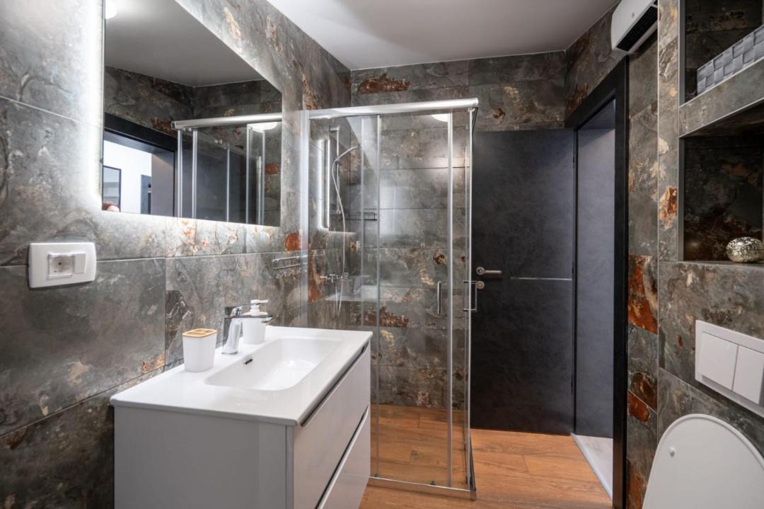 Photo of Bathroom in Cove Parja