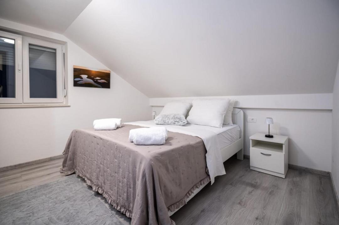 Photo of Bedroom in Cove Parja