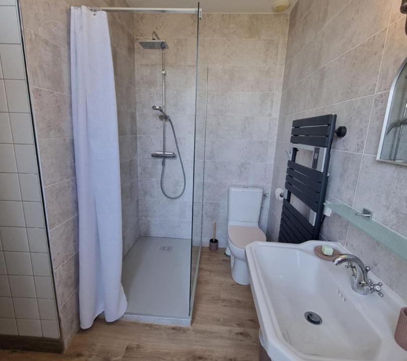 Photo of Bathroom in Louchy-Montfand