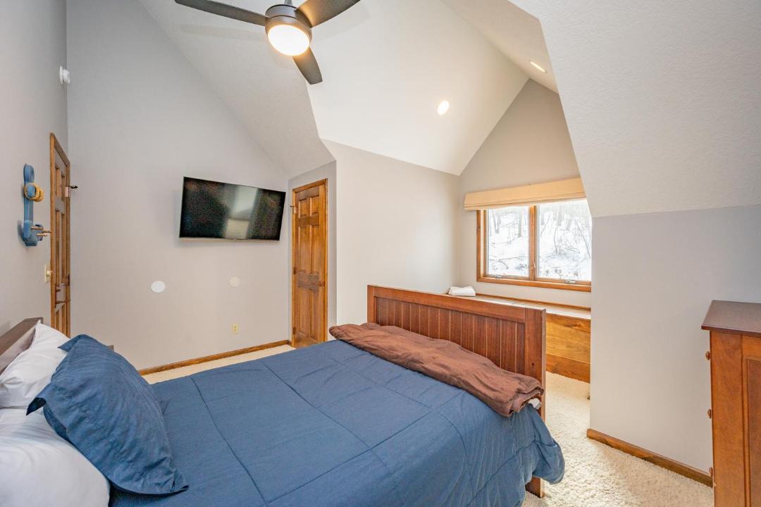 Photo of Bedroom in Mountainside