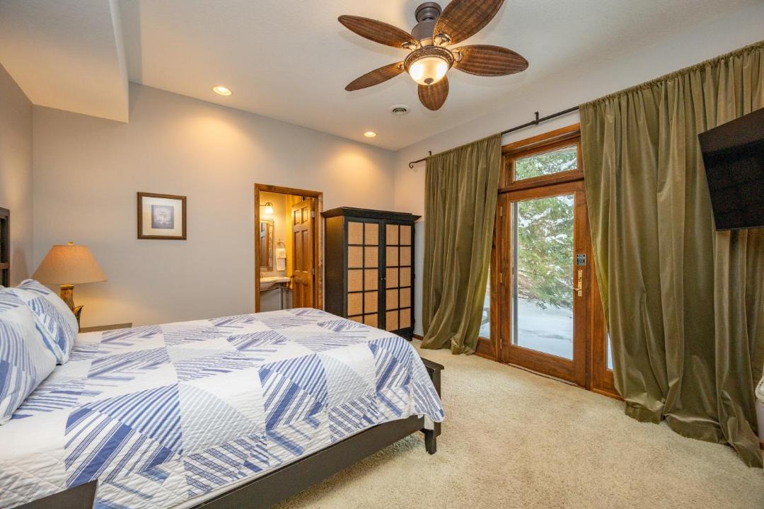Photo of Bedroom in Mountainside