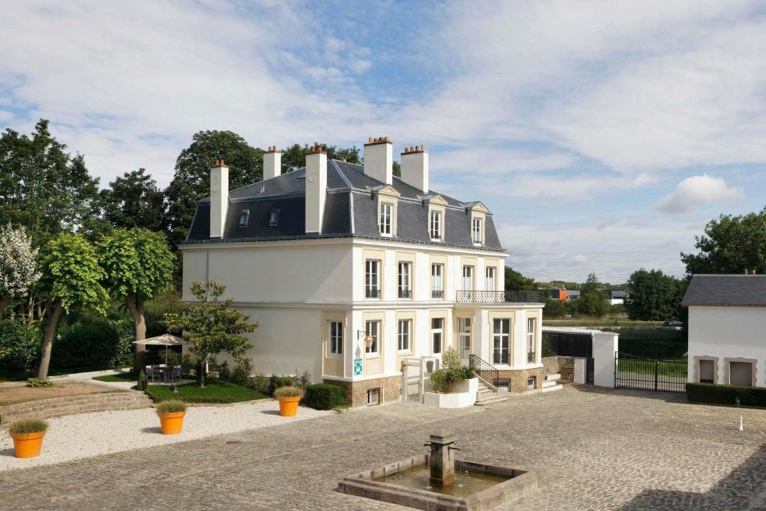 Photo of Others in Saclay