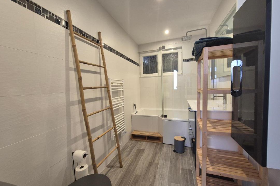 Photo of Bathroom in Saint-Etienne-du-Rouvray