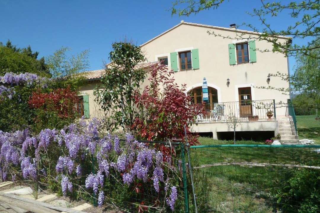 Photo of Buildings in Valaurie
