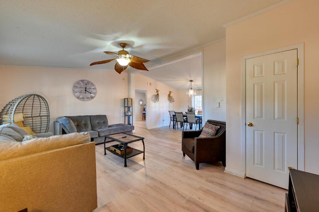 Photo of Others in Crisp