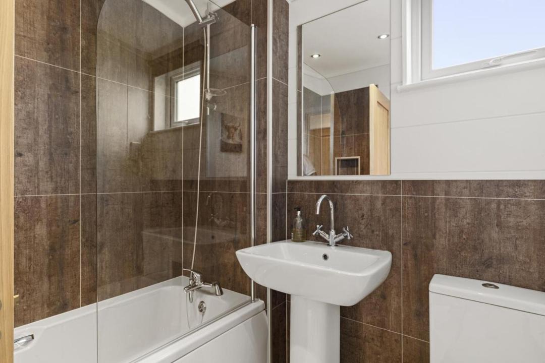 Photo of Bathroom in Canaston Wood