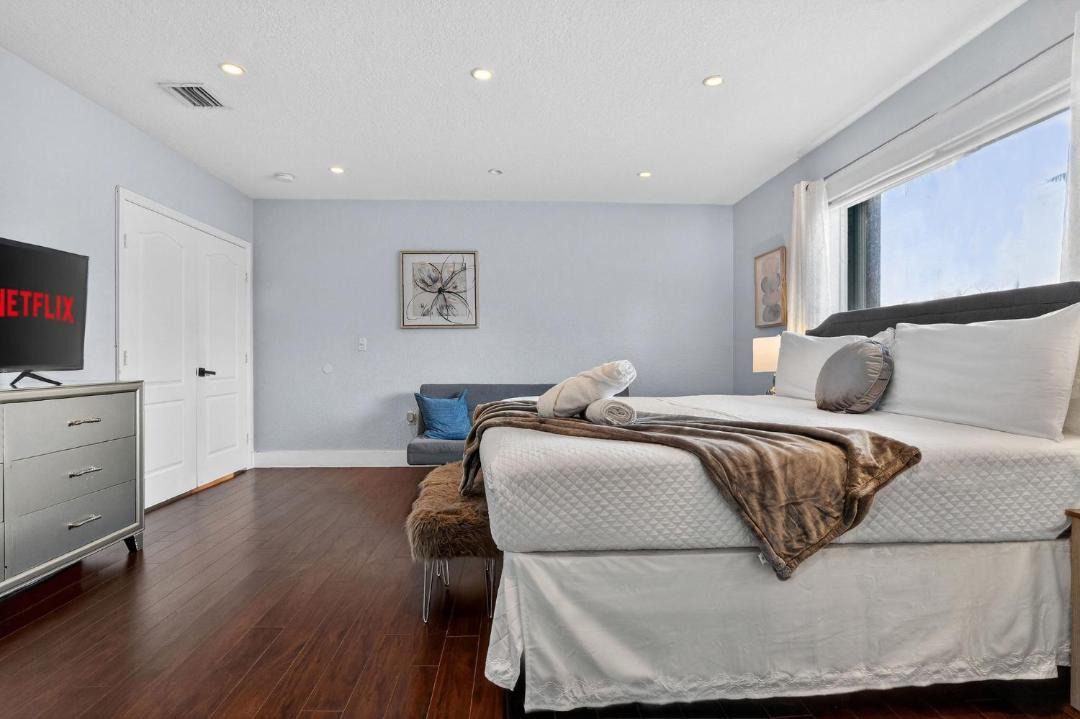 Photo of Bedroom in Ludlam