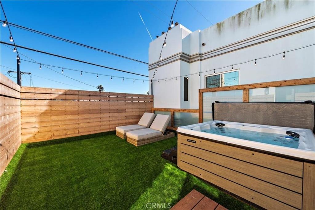 Photo of Patio Balcony in Mission Beach