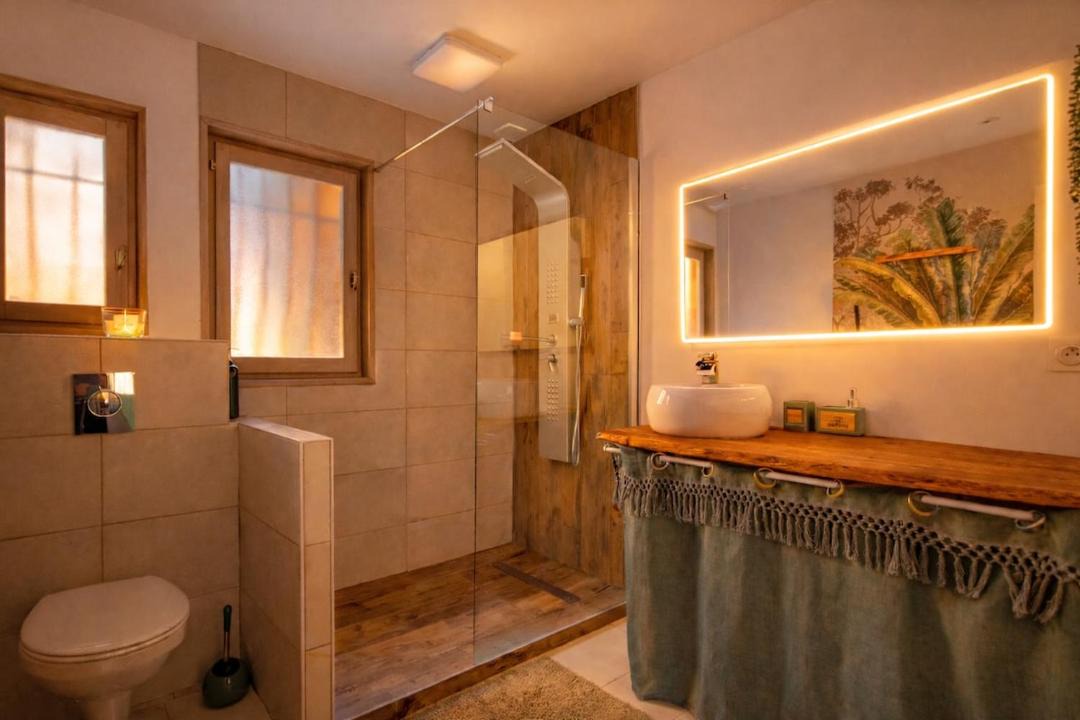 Photo of Bathroom in Proulieu