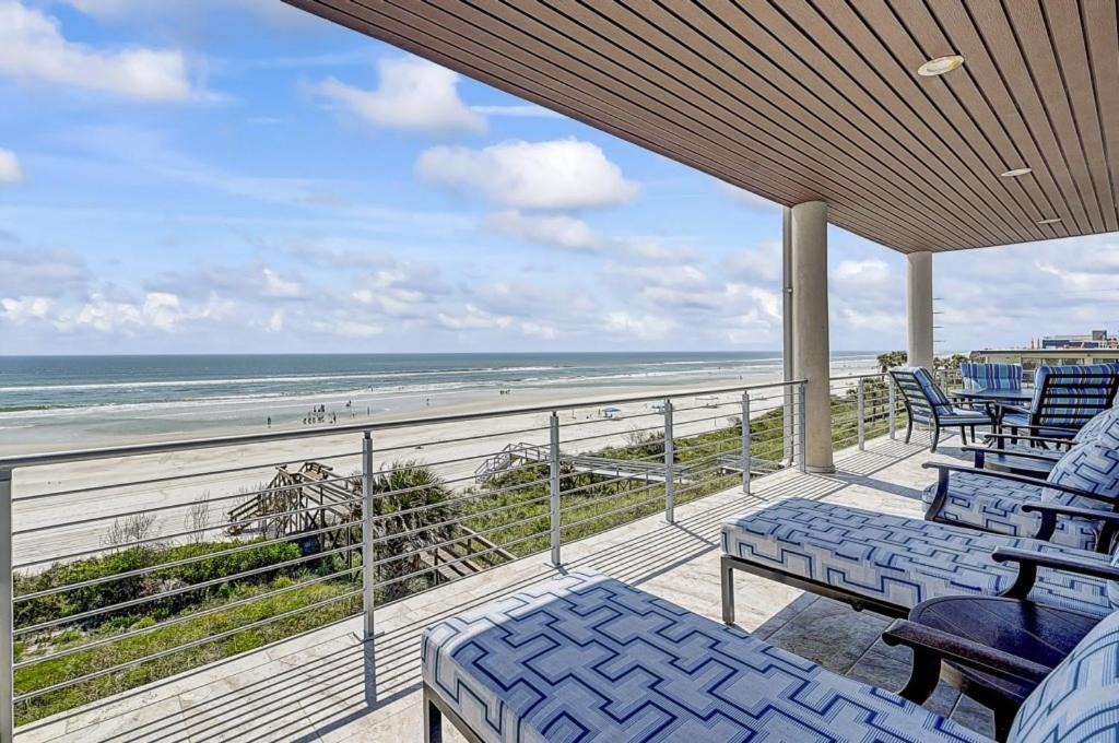 Photo of Patio Balcony in Crescent Beach
