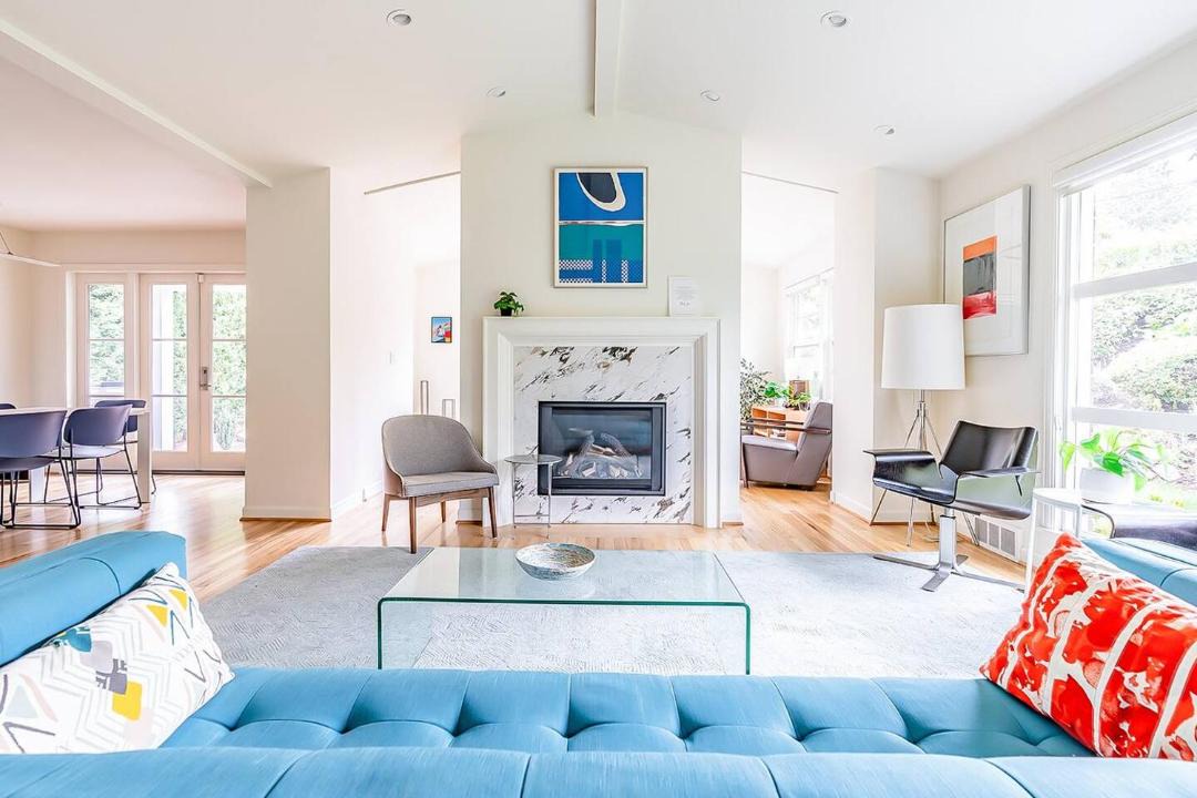 Photo of Livingroom in Seattle Metro Area