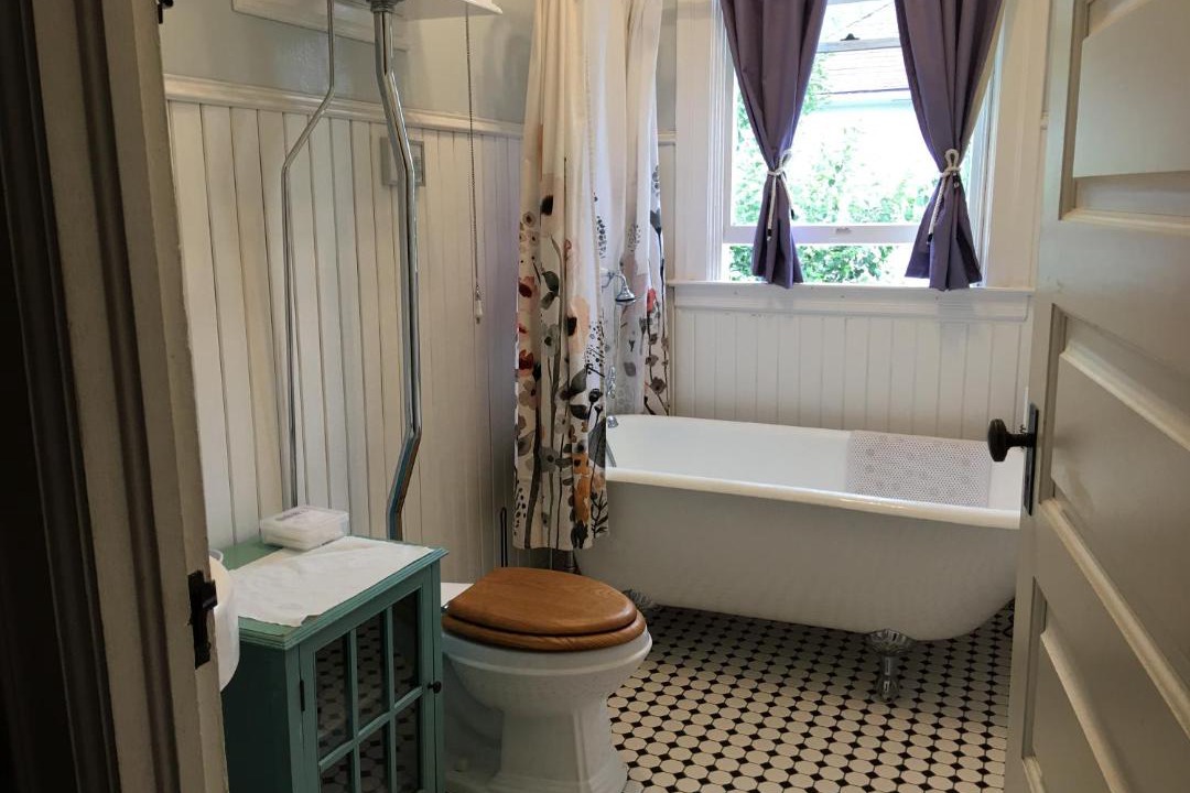 Photo of Bathroom in Boulevard Park