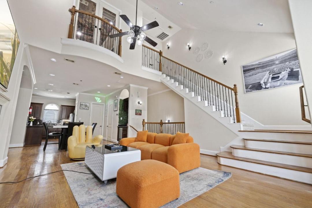 Photo of Livingroom in Woodlake - Briar Meadow