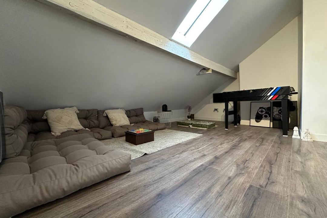 Photo of Others in Persan