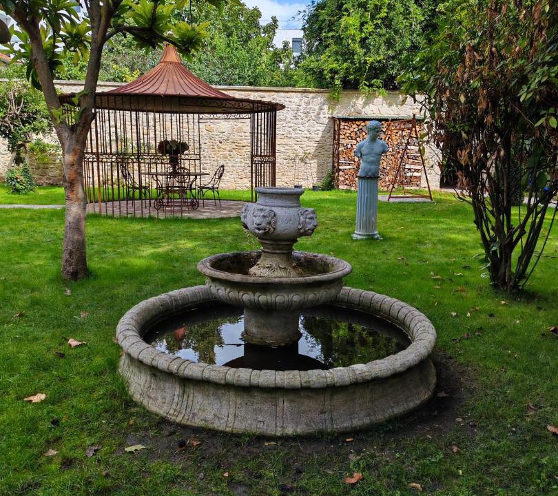 Photo of Others in Marat - Parmentier