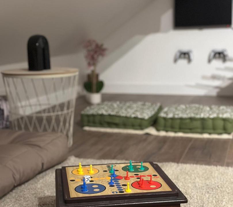 Photo of Others in Persan