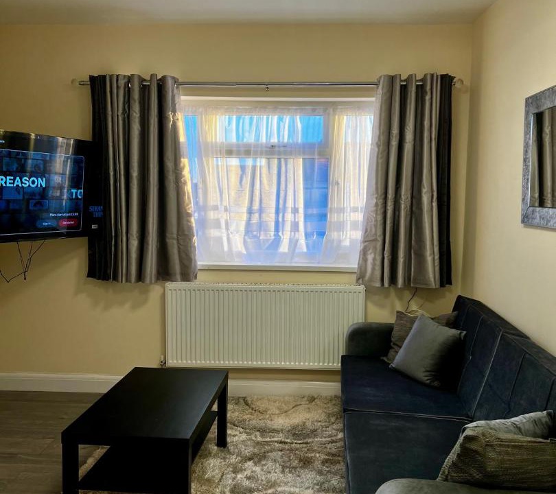 Photo of Livingroom in Feltham North