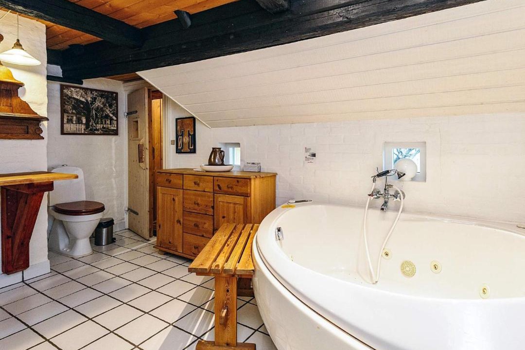 Photo of Bathroom in Asaa