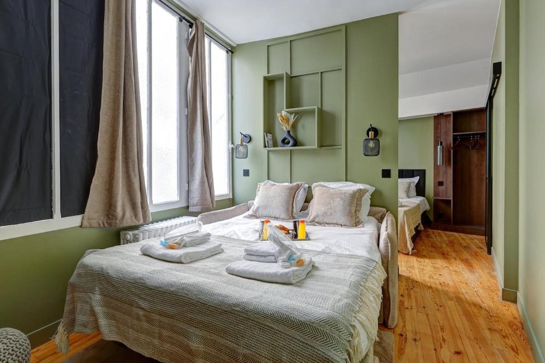 Photo of Bedroom in Saint-Lambert