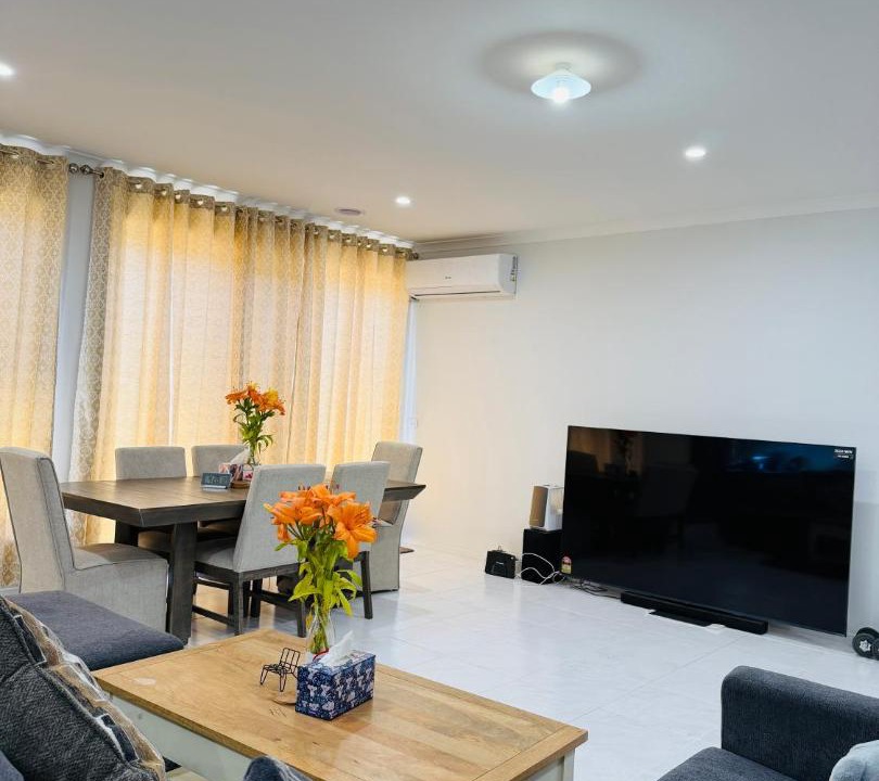 Photo of Livingroom in Manor Lakes