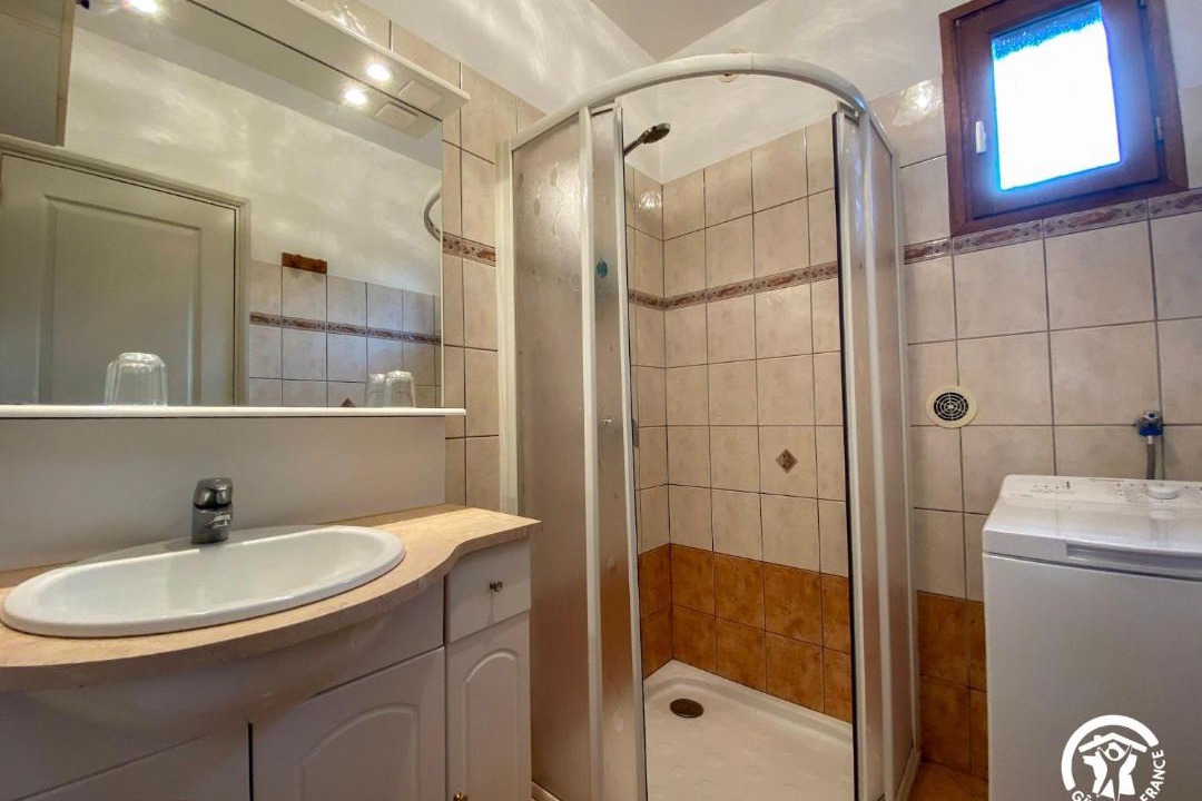 Photo of Bathroom in Senergues