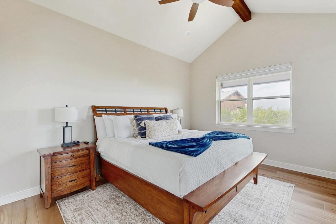 Photo of Bedroom in Point Venture