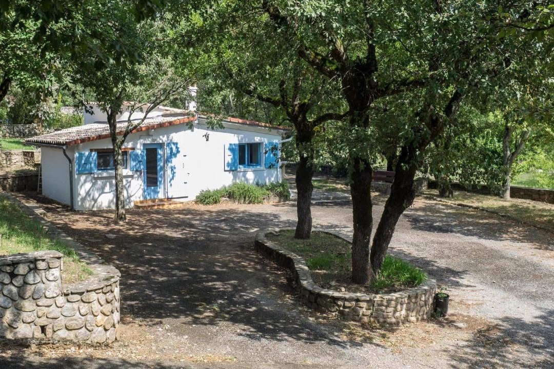 Photo of Others in Uzer