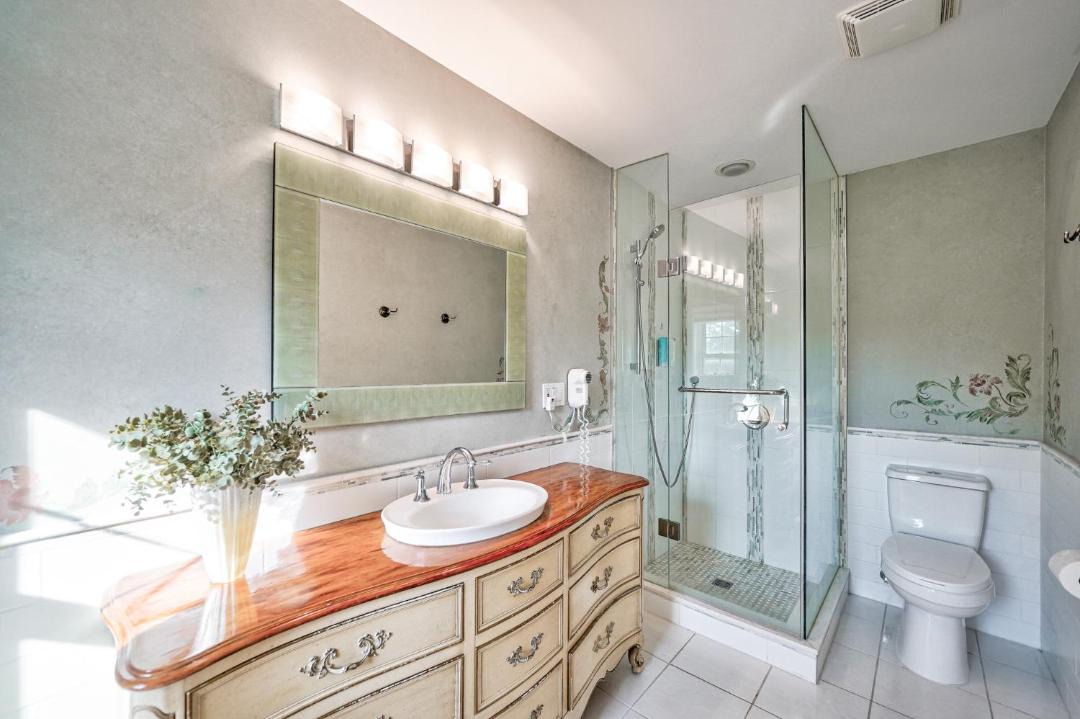 Photo of Bathroom in Niagara-on-the-Lake