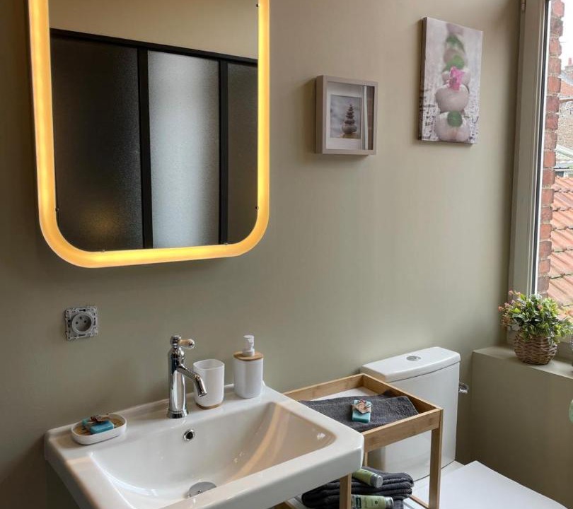 Photo of Bathroom in Lens