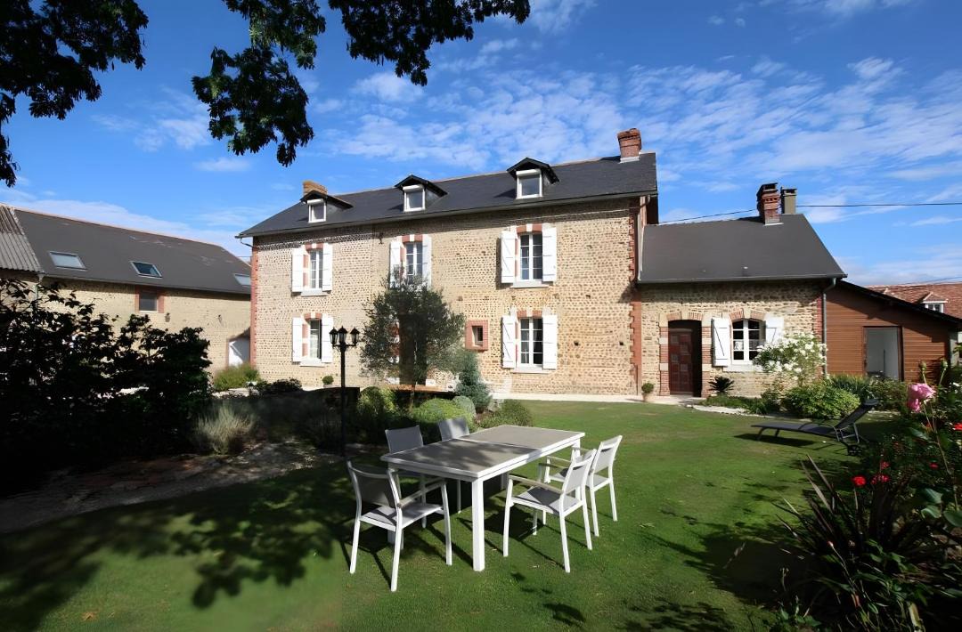 Photo of Others in Pontiacq-Viellepinte