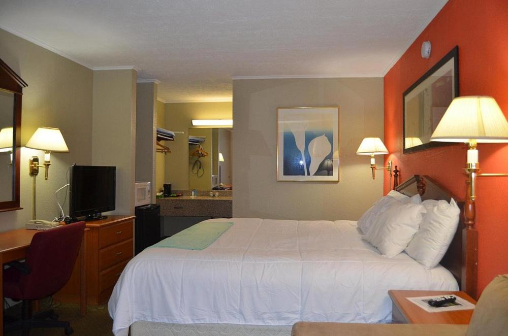 Photo of Bedroom in Lynn Garden