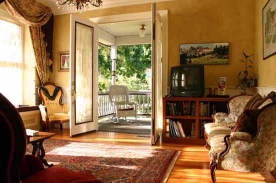 Photo of Others in Weaverville