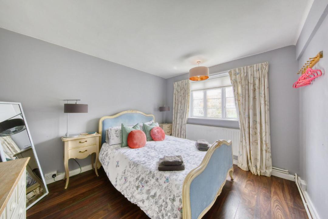 Photo of Others in Hampton Wick