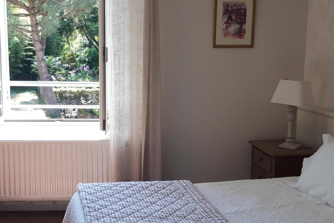 Photo of Bedroom in Saint-Macaire