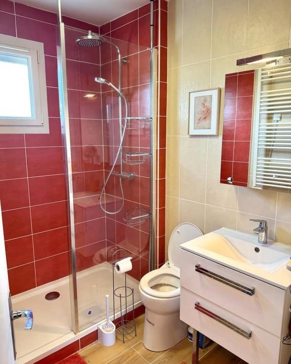 Photo of Bathroom in La Chapelle-Saint-Mesmin
